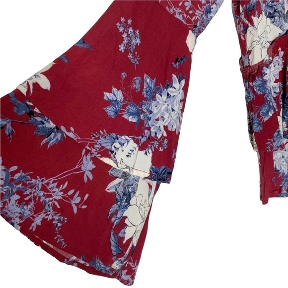 ALTAR’D STATE floral blouse with bell sleeves. Tasseled back. Size M - Picture 3 of 8